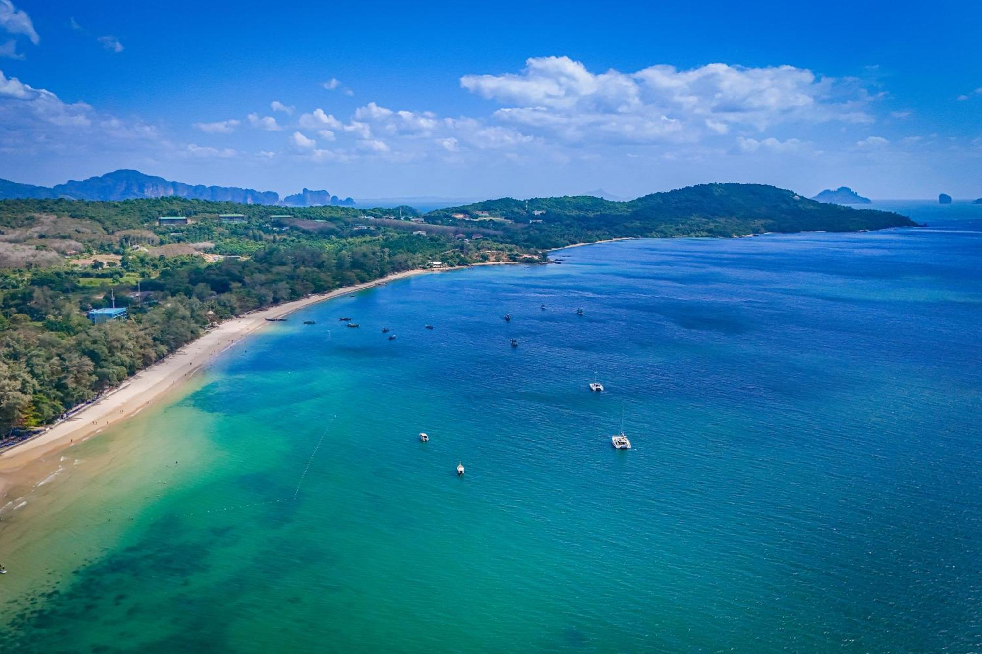 甲米都喜天丽海滨度假酒店-Sha认证 功孟海滩 外观 照片 Aerial view of the bay