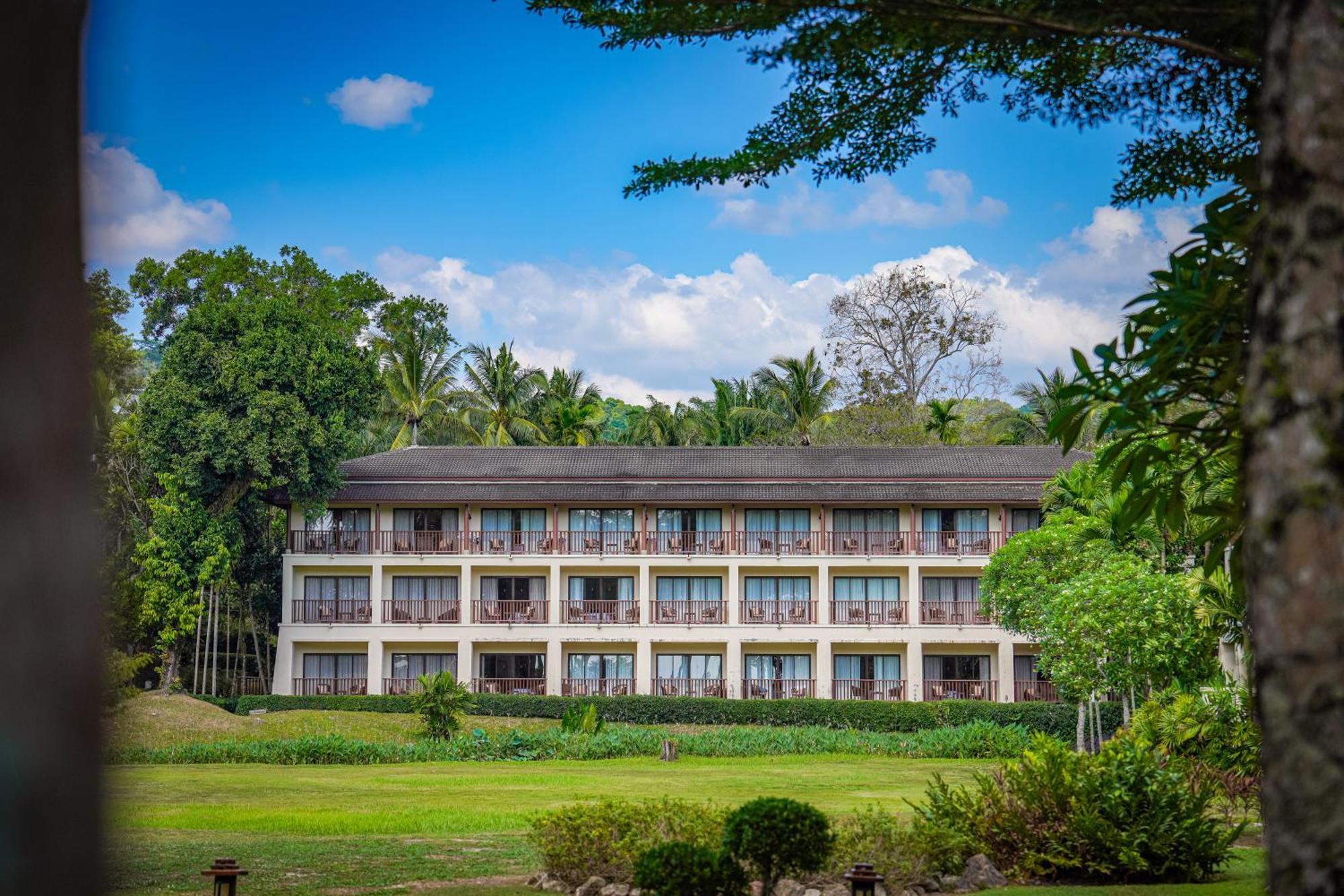 甲米都喜天丽海滨度假酒店-Sha认证 功孟海滩 外观 照片 The hotel's main building