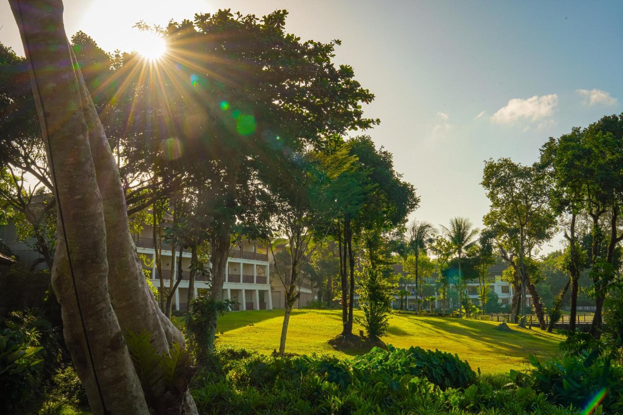 甲米都喜天丽海滨度假酒店-Sha认证 功孟海滩 外观 照片 The grounds of the resort