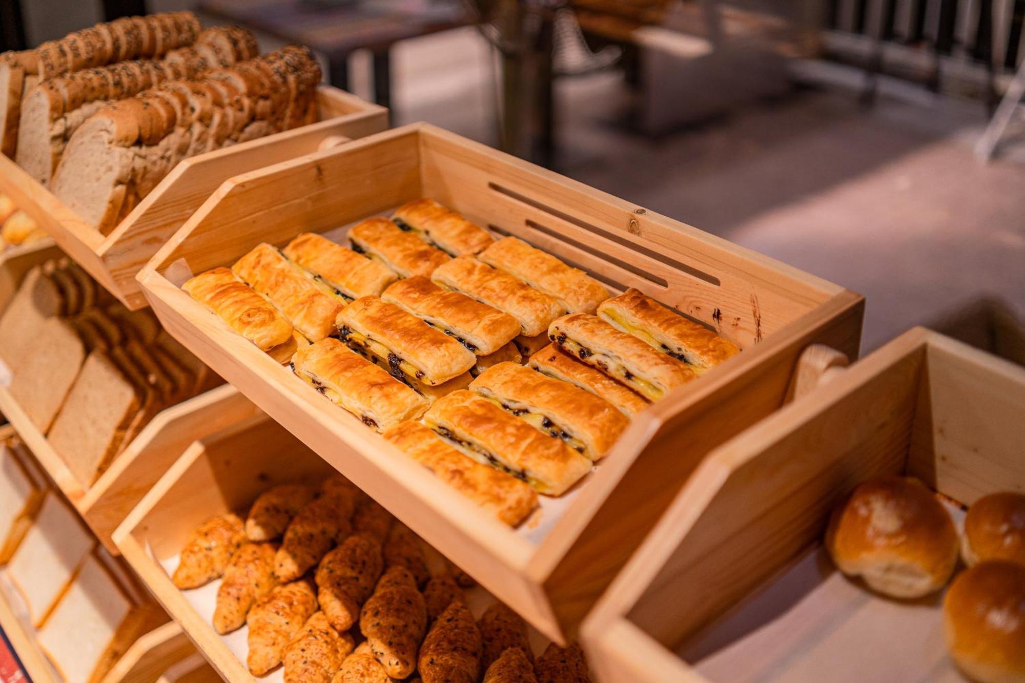 甲米都喜天丽海滨度假酒店-Sha认证 功孟海滩 外观 照片 Baked goods at a buffet